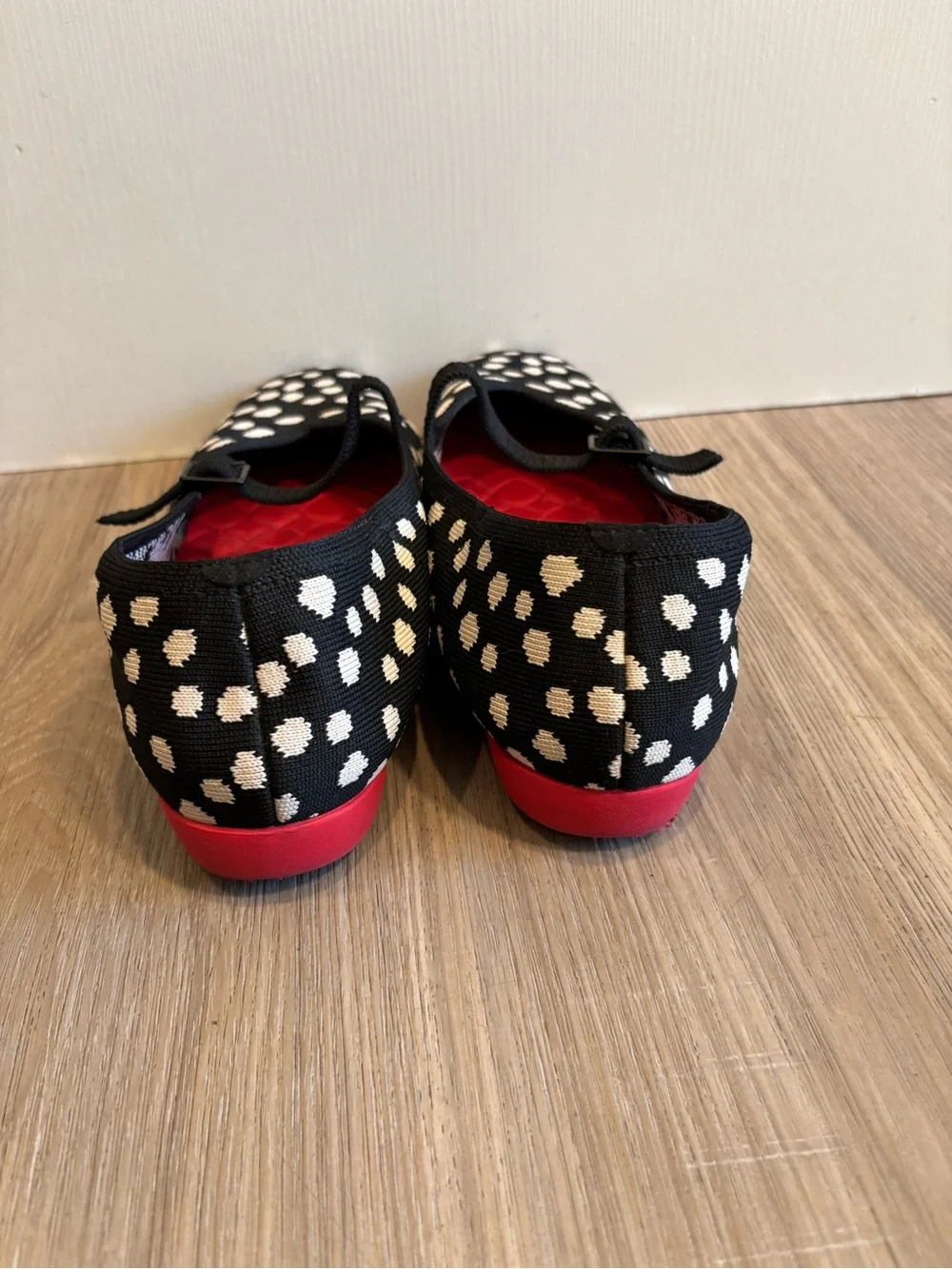 Vivaia chic black